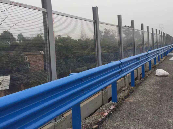 三波高速護欄板配圓柱